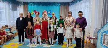 Лесосибирск многонациональный Лесосибирск многонациональный.