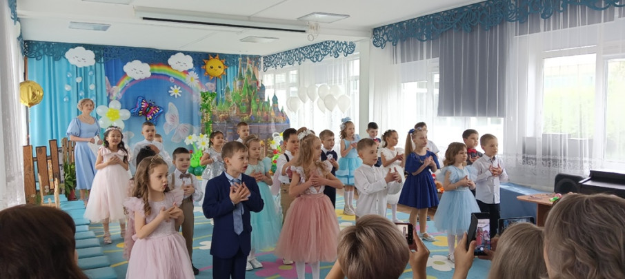 Выпускной бал в группе "Гномики" Выпускной бал в группе "Гномики".